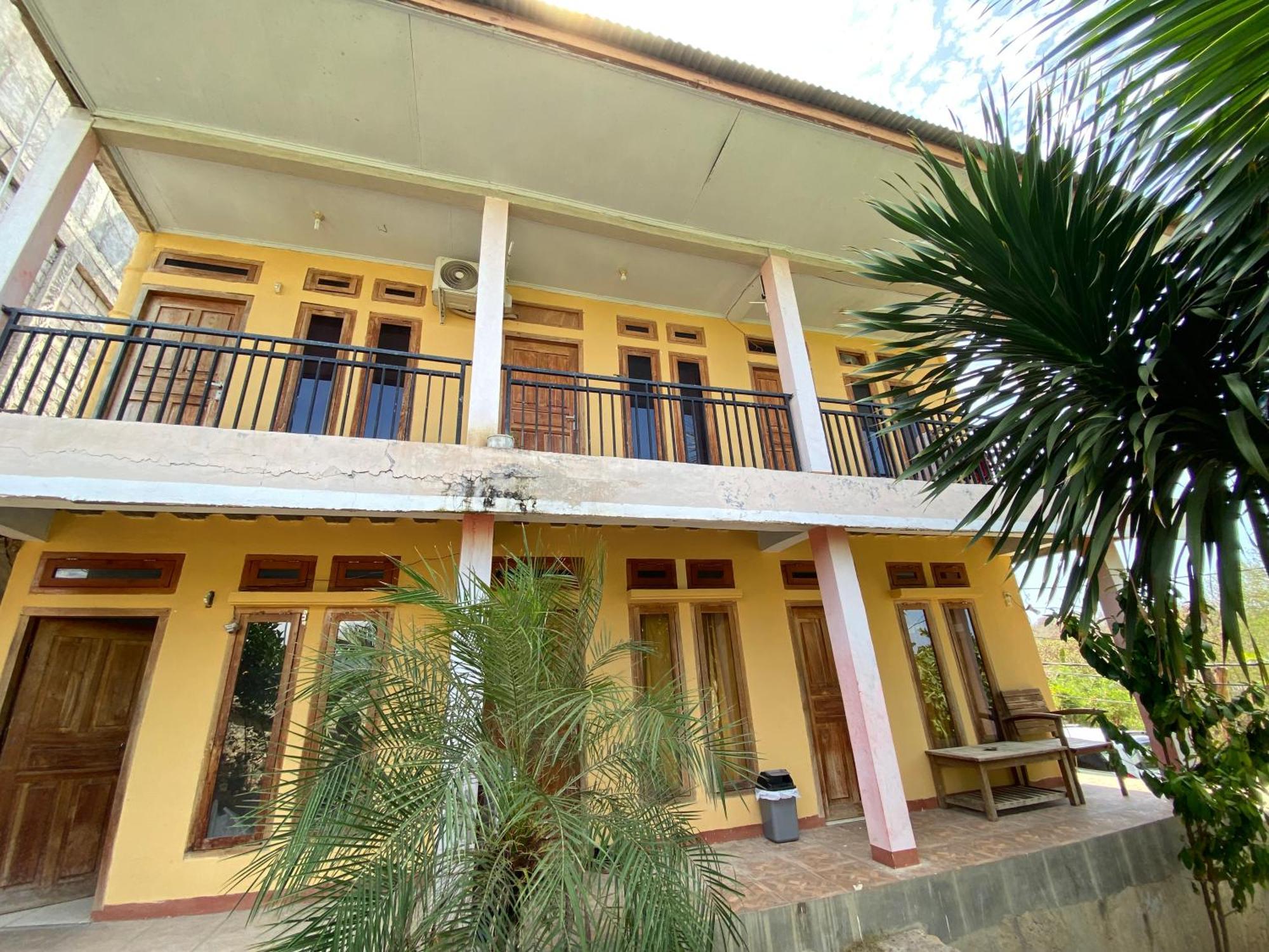 Pieter Homestay Labuan Bajo Exterior foto