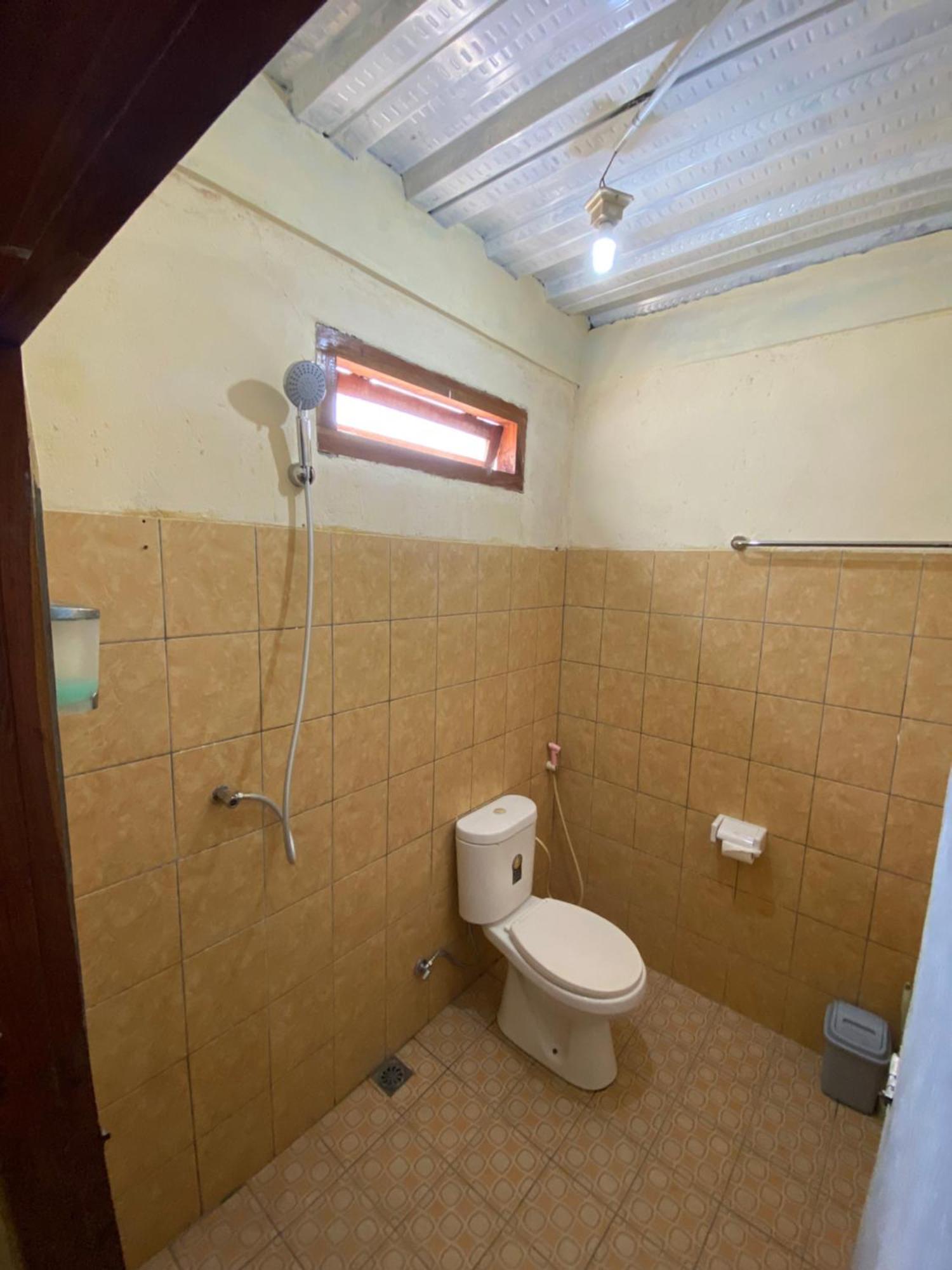 Pieter Homestay Labuan Bajo Exterior foto
