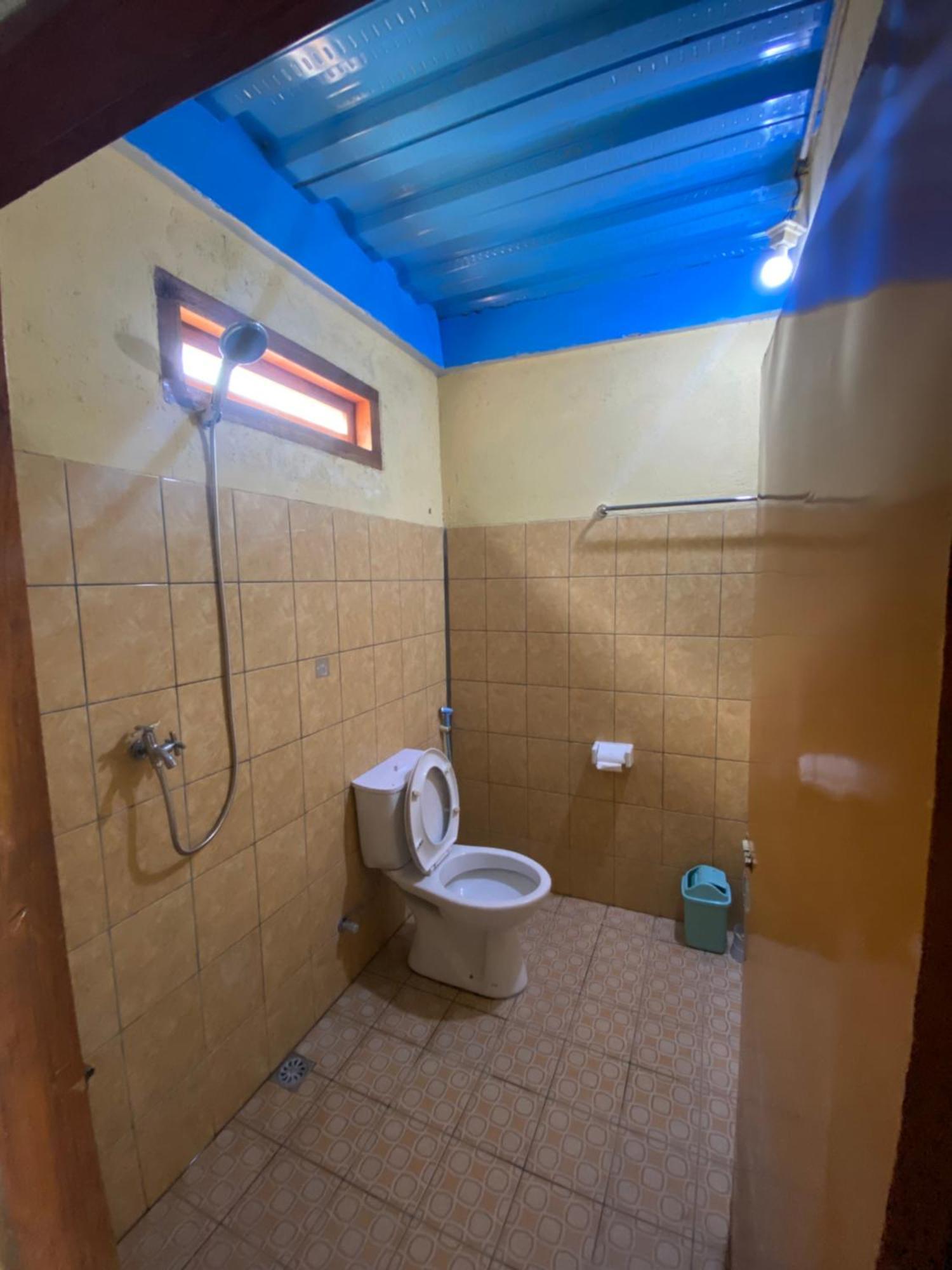 Pieter Homestay Labuan Bajo Exterior foto